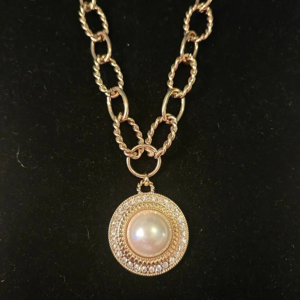 NWOT Gold Chain Pearl + Rhinestone Pendant Necklace